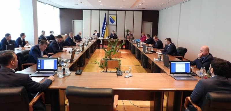 Savjetnici u Vijeću ministara BiH mjesečno koštaju barem 120.000 KM