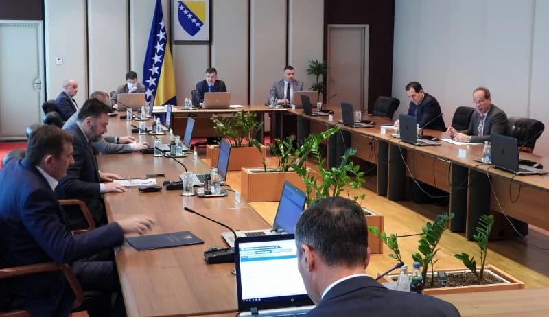 Zaposlenim u IT sektoru u 12 državnih institucija zbog složenih poslova veće plaće i do 20 posto