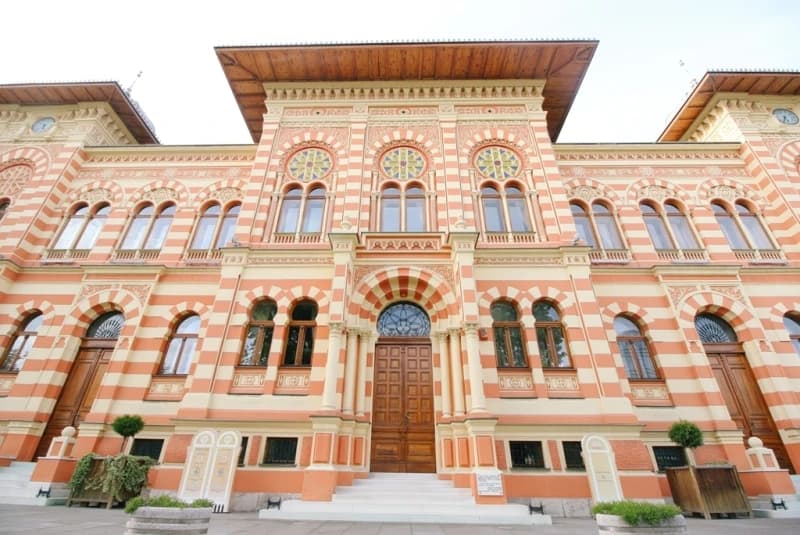 U Brčkom raspisali tender za nabavku kafe, šećera, keksa... , da imaju kada krenu na žalost
