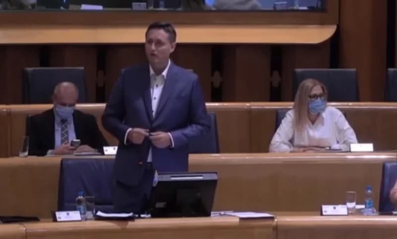 Za Bećirovića je povećanje plaća zvaničnicima novonastala situacija, a odluka o osnovici donesena prije tri mjeseca