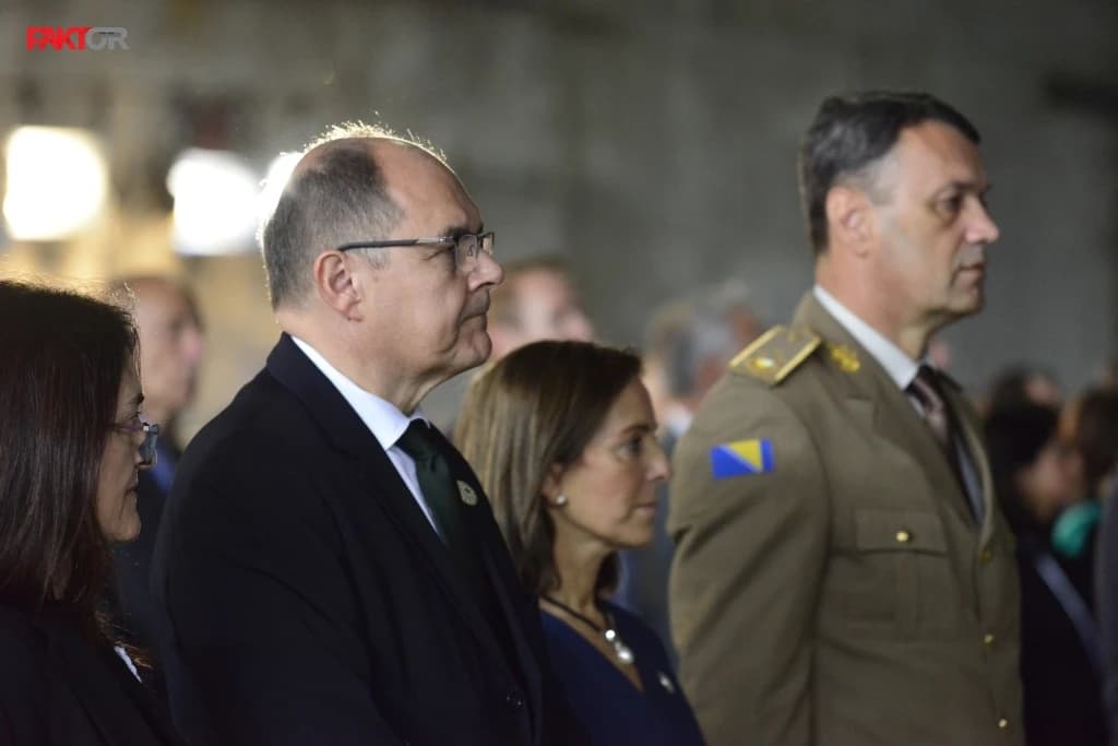 Schmidt: Ovdje u Srebrenici osjećam teret neuspjeha međunarodne zajednice