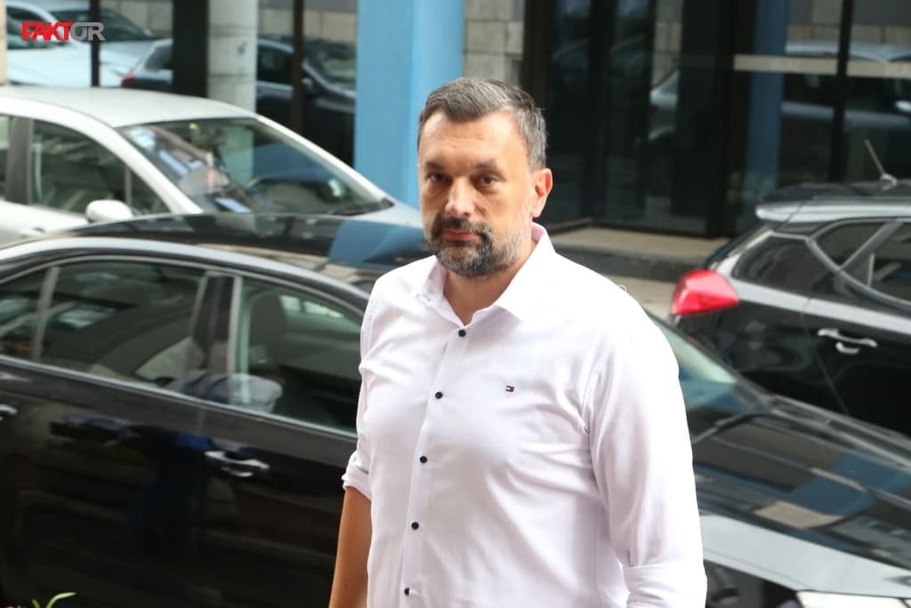 Šef NiP-a tvitao: Šta je to Konakoviću zasmetalo u govoru reisa Kavazovića?