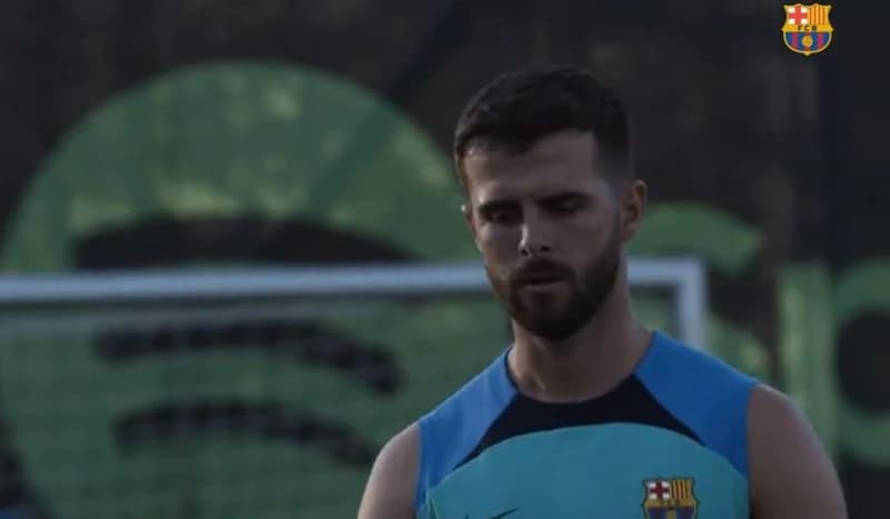 Zmaj sinoć na klupi: Xavi otkrio ostaje li Pjanić u Barceloni