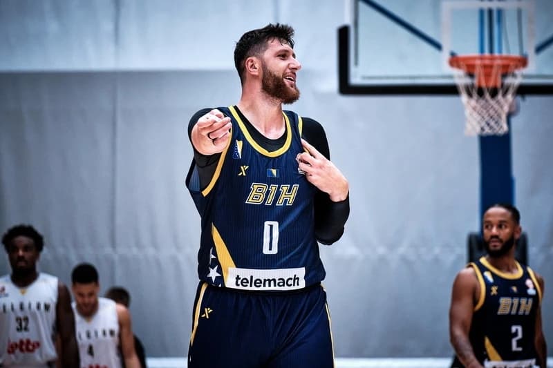 Kapa do poda: Jusuf Nurkić donirao košarkaški teren djeci u Ruandi
