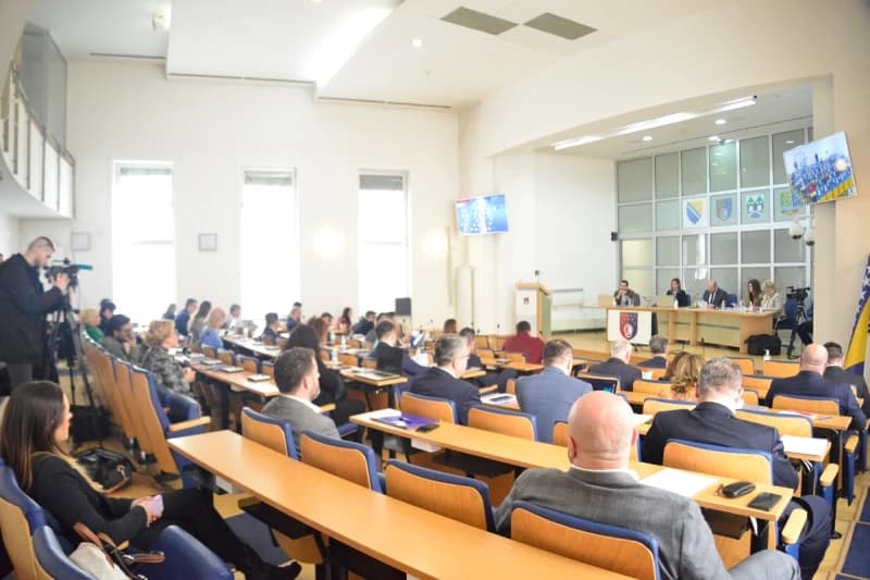 Ko bi mogao biti premijer KS nakon izbora i ko se već "nudi" za tu poziciju?