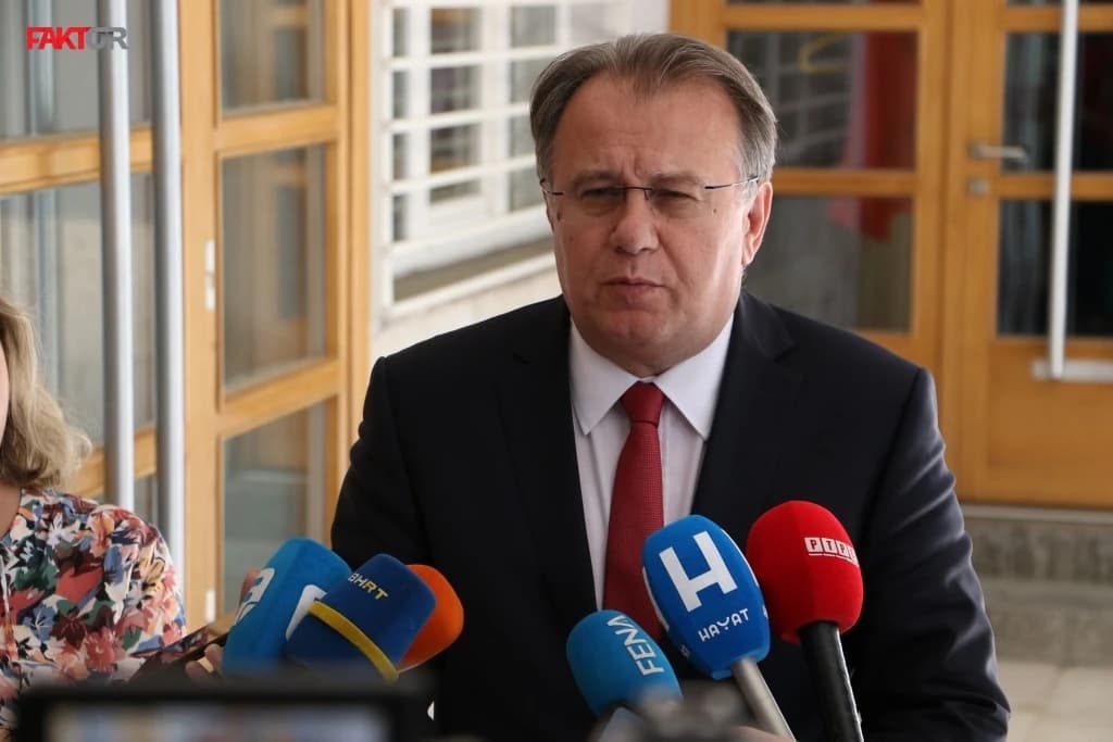 Nikšić uoči sastanka opozicije: Nismo ni razmatrali opciju koalicije sa SDA