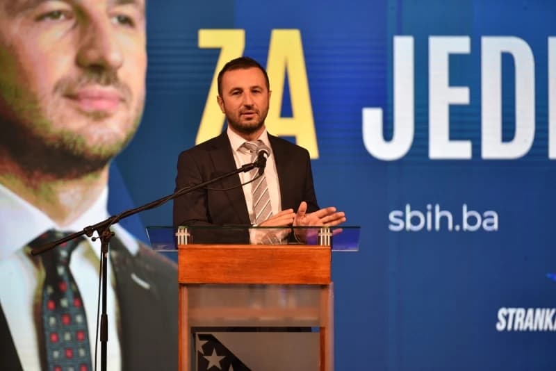 Nakon Komšićevog istupa oglasio se Efendić: Od mene niko ništa ne traži