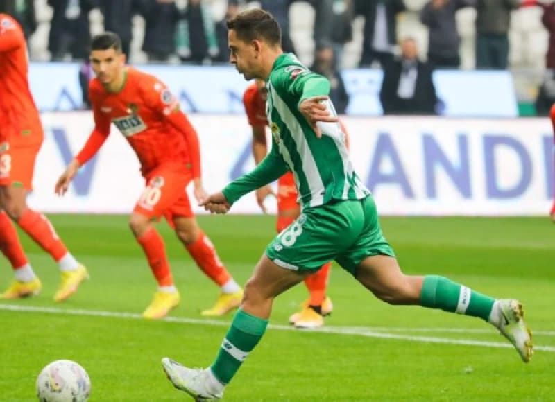 Koliko je Bešiktaš nudio za Hadžiahmetovića: Ponuda odbijena, Englezi daju više, Konyaspor "zateže"