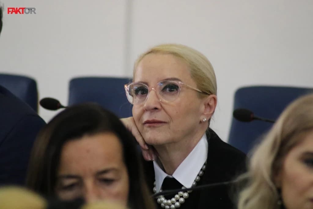 Izetbegović: Ne date nam da zaposlimo mlade kadrove u KCUS, zašto nije uspostavljen put pacijenta