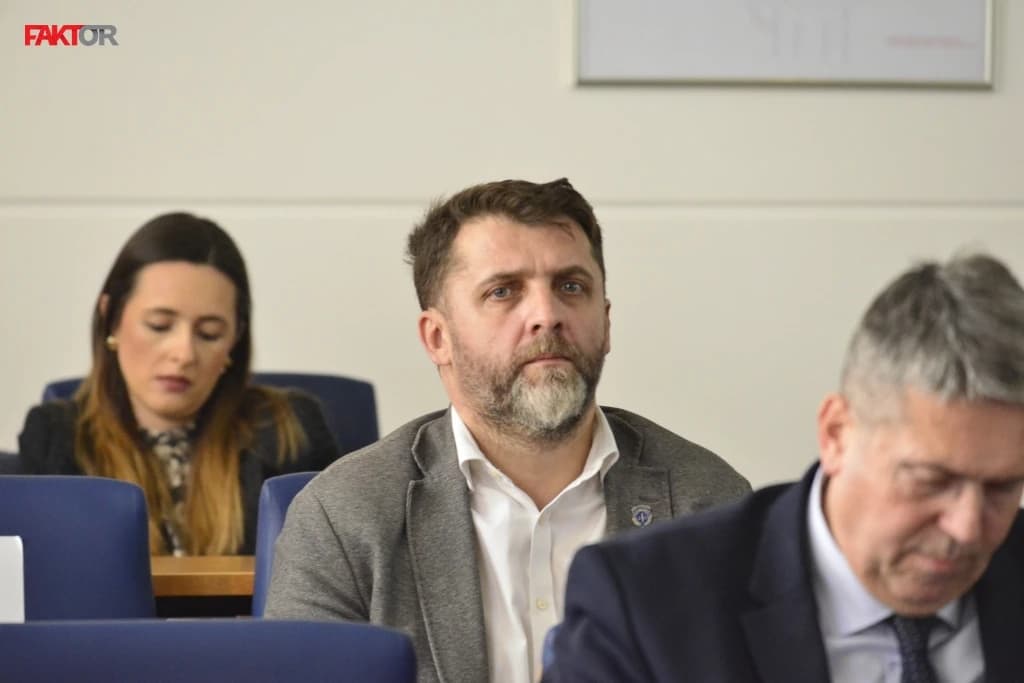 Katica pojasnio kako će u KS kažnjavati problematično pisanje na internetu: Predviđene kazne do 1.800 KM