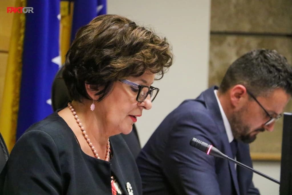 Na zahtjev Marinković-Lepić prekinuta sjednica, imenovanje Vukoje u Ustavni sud nije išlo po planu HDZ-a i "Trojke"