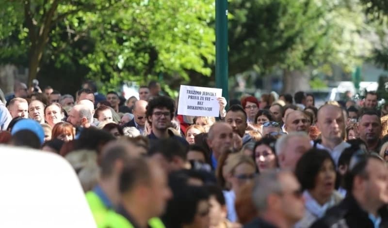Zdravstveni radnici napustili sastanak sa Vladom KS, idu u generalni štrajk: Ucjenjuju nas preko teško oboljele djece