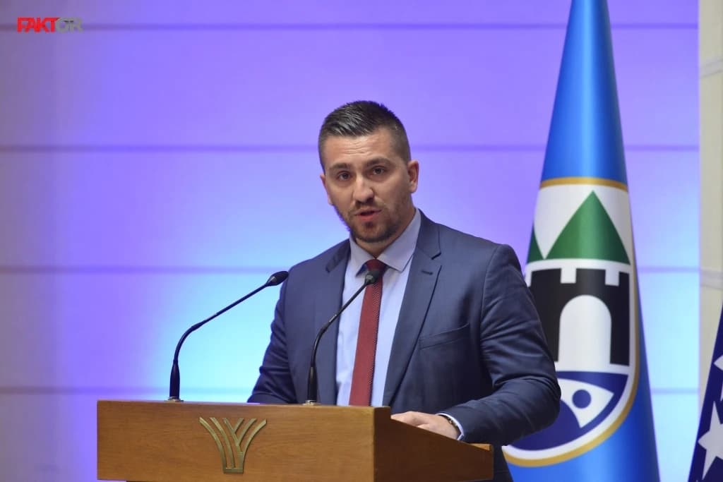 NiP-ov Ademović opleo po načelniku iz NS: Mandić je na sastanke dolazio mahmuran i nespreman