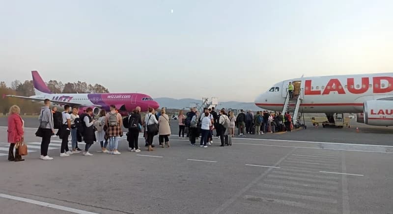 Na javni poziv Međunarodnog aerodroma Tuzla javile se dvije aviokompanije, jedna je iz EU