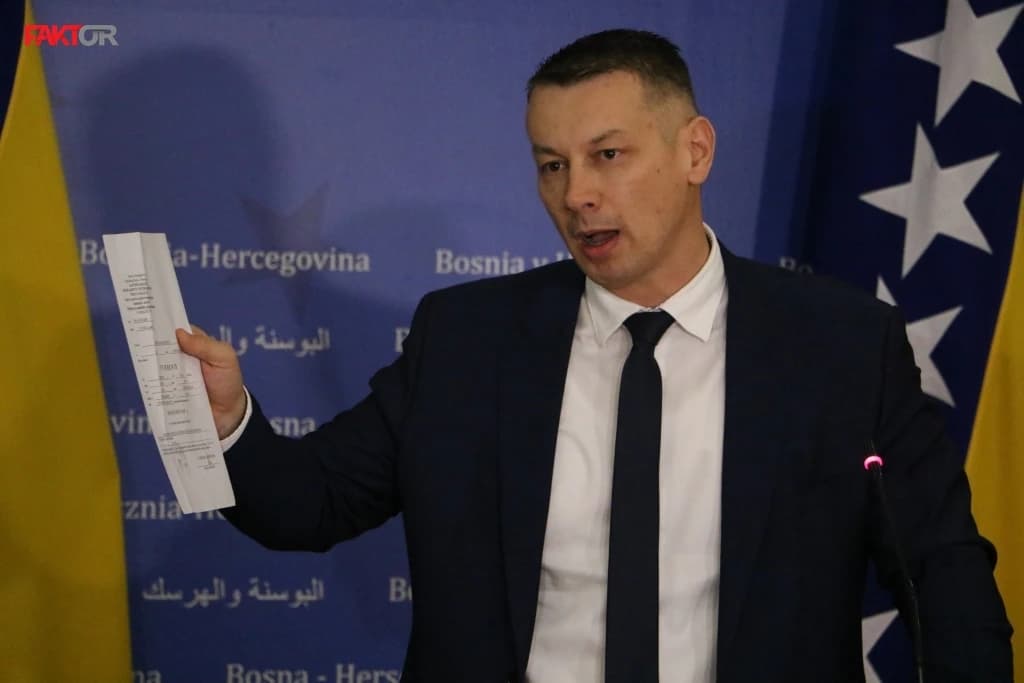 Ministar bi da ukine OSBiH; Višća: Srbiju koja se naoružava ne smije spomenuti; Ahatović: Nešića odavno ne shvatam ozbiljno