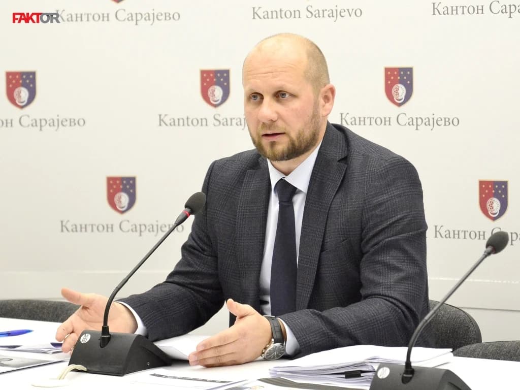 Okerića optuživali da je novac davao NiP-ovcima, i u 2024. će dijeliti šakom i kapom: Osigurali mu 600.000 KM, Uku smanjen budžet
