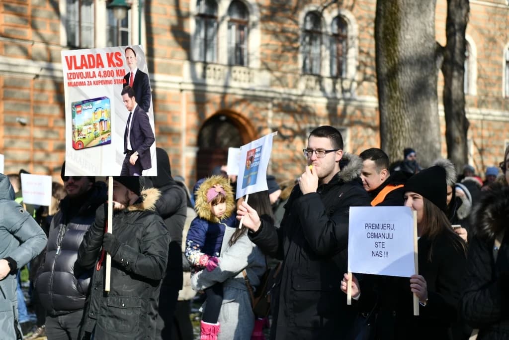 Mladi KS o izjavi NiP-ove zastupnice: Mia je privilegovana, svaki mjesec joj se uplati više od 5.000 KM
