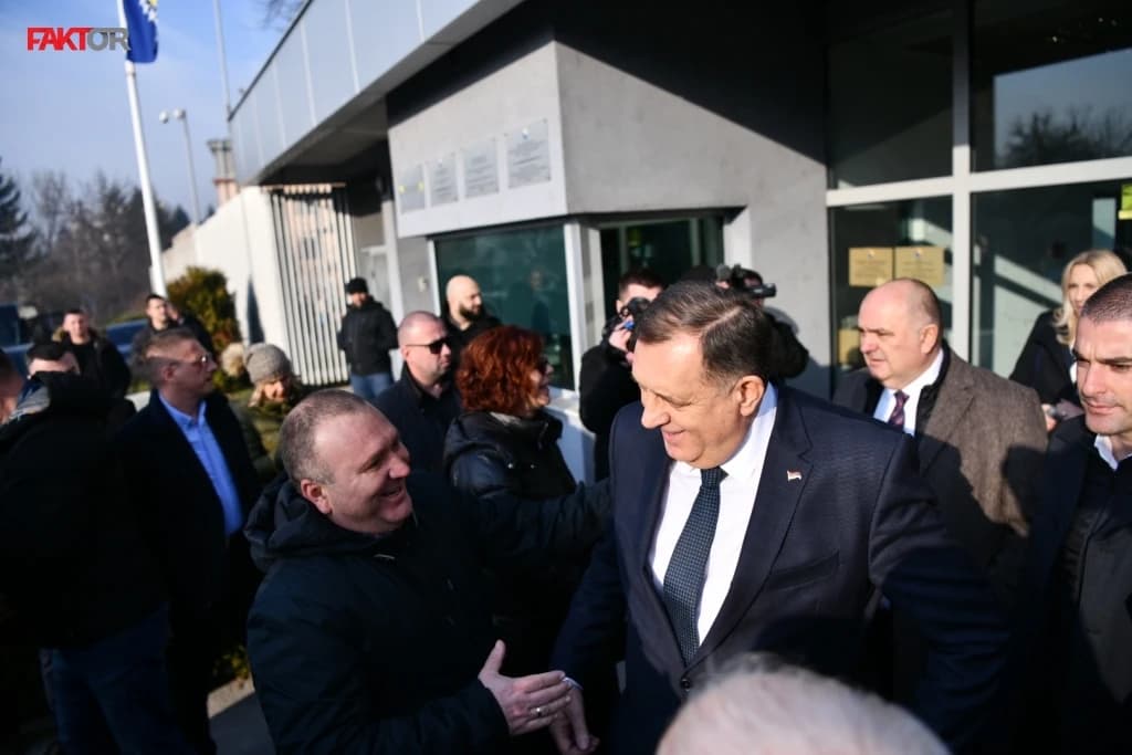 Optuženik Dodik stiže na ročište, sudija tražio njegov dolazak