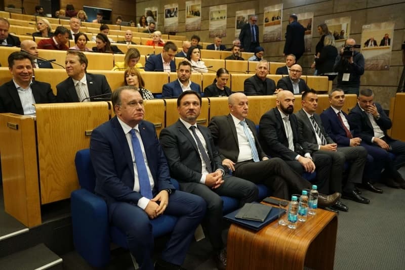 U zraku nešto treperi: Ide li NES u parlamentarnu većinu, je li Nikšiću preko glave Pirić, Kukića, Isaka, šta kaže Ogrešević?