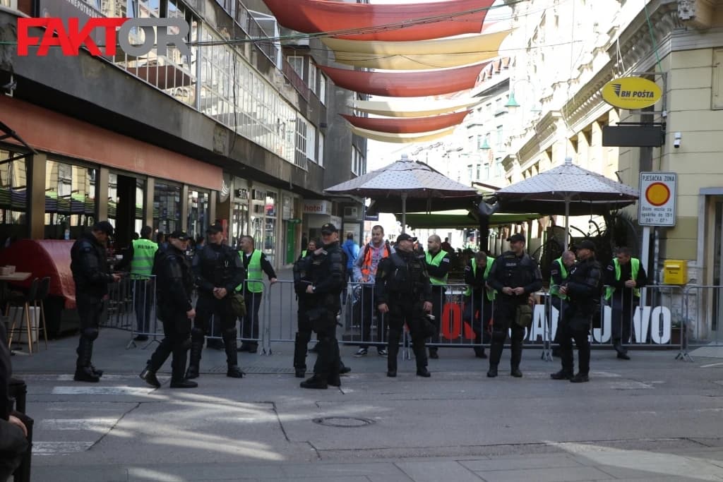 MUP platio, Ćevabdžinica "Zmaj" zaradila: Koliko su policajci pojeli i popili za vrijeme Povorke ponosa