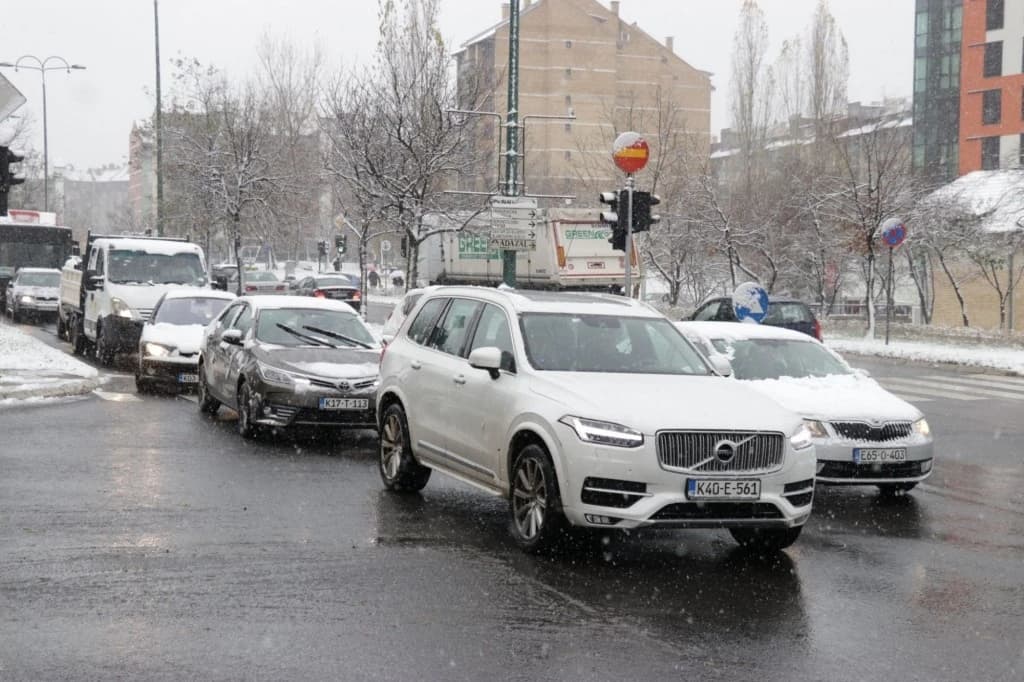 Oprez zbog magle, poledice i odrona