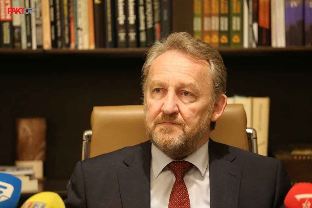 Izetbegović: Niko ne smije ostati bez plaće; velika izdvajanja za političare treba sad skresati i ne vraćati