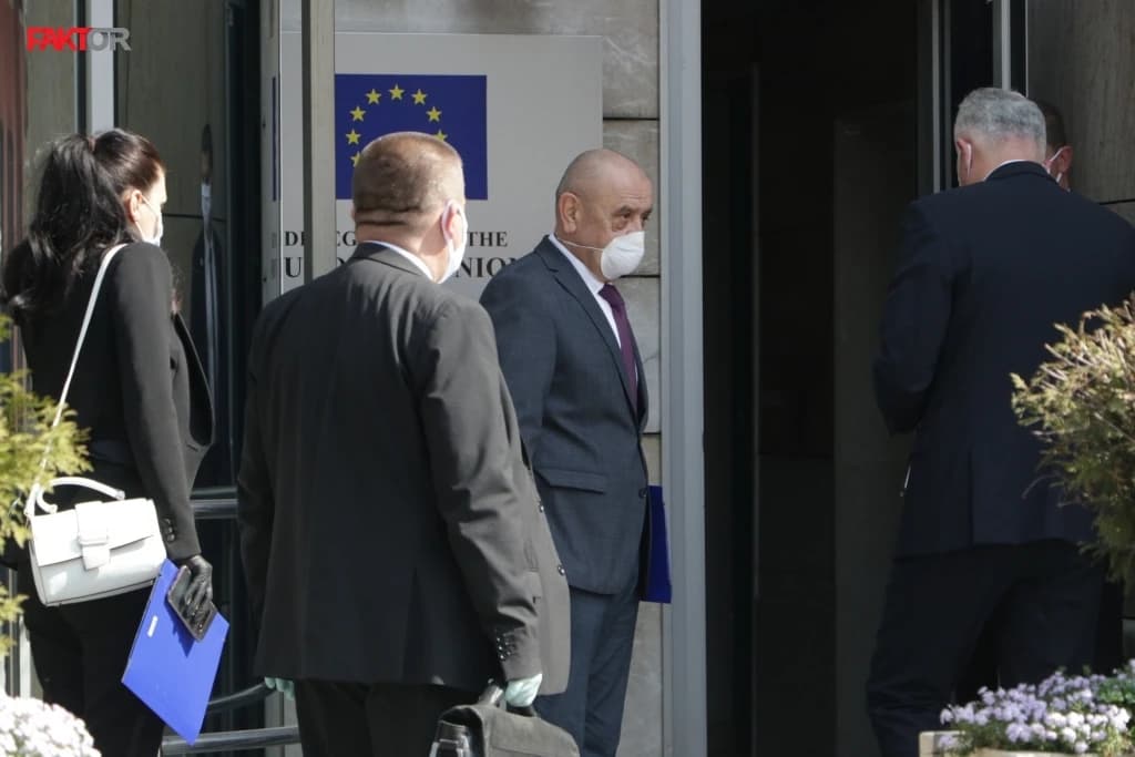 Formirana Grupa za odgovor na COVID-19 bez Bevandinog glasa, HDZ-ov ministar se nije javljao na telefon