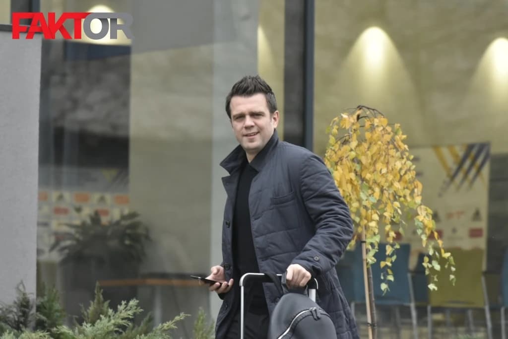 Misimović prati meč Borac - Krupa, ko pravi društvo bivšem playmakeru Zmajeva?
