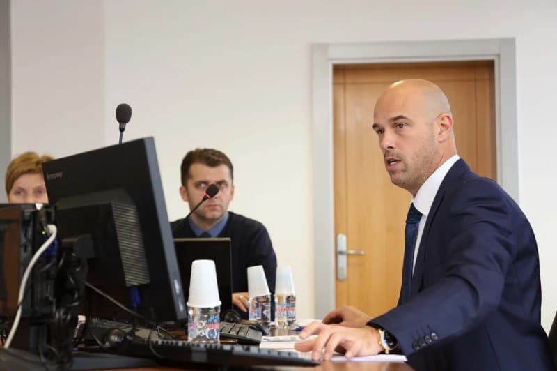 Poslušajte kako Tegeltija obećava posao u pravosuđu za sestru članice VSTV-a