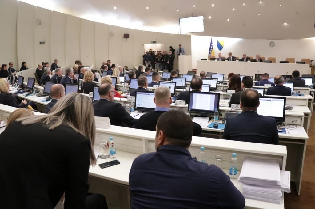 Koliko je ko inkasirao: Parlamentarcima isplaćene jednokratne pomoći, više od 50.000 KM za odvojeni život