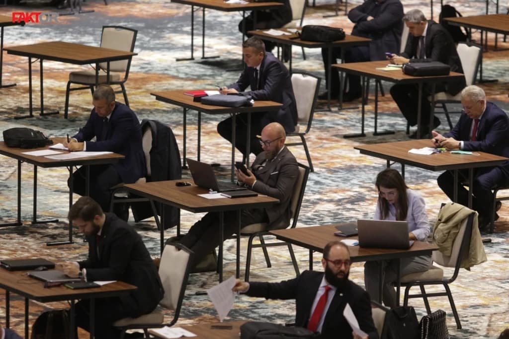 Zastupnici u FBiH "traže i nalažu", pljušte mjere za COVID-19, samo se niko nije sjetio da sebi smanje primanja