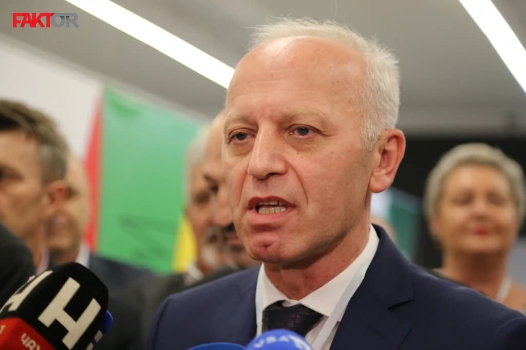 Bektić: Minimalna plaća od 406 KM je vrijeđanje dostojanstva ljudi, mora se povećati