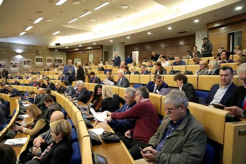 Čamdžić: Primanja federalnih zastupnika trebaju biti javna, to su novci poreznih obveznika