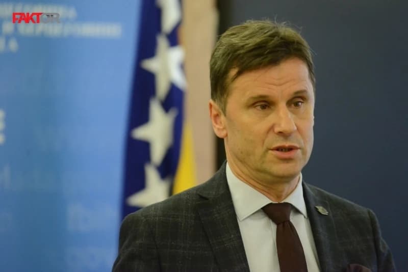 Novalić traži hitno usvajanje Zakona o materijalnoj podršci porodicama s djecom u FBiH