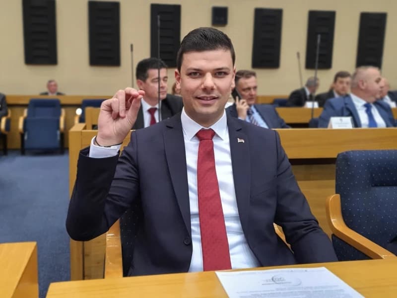 Krivična prijava za negiranje genocida u Srebrenici protiv SNSD-ovog zastupnika u NSRS-u