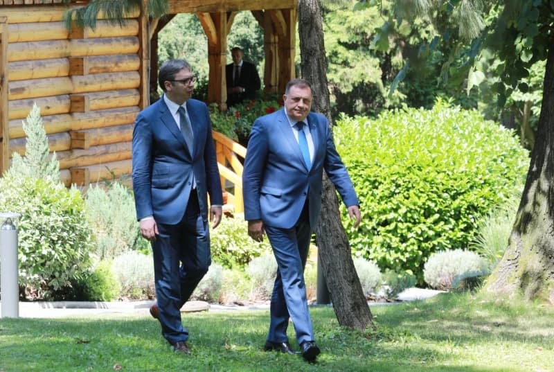 Indikativna šutnja PIC-a: Da li stranci sa Vučićem trguju državnom imovinom BiH?