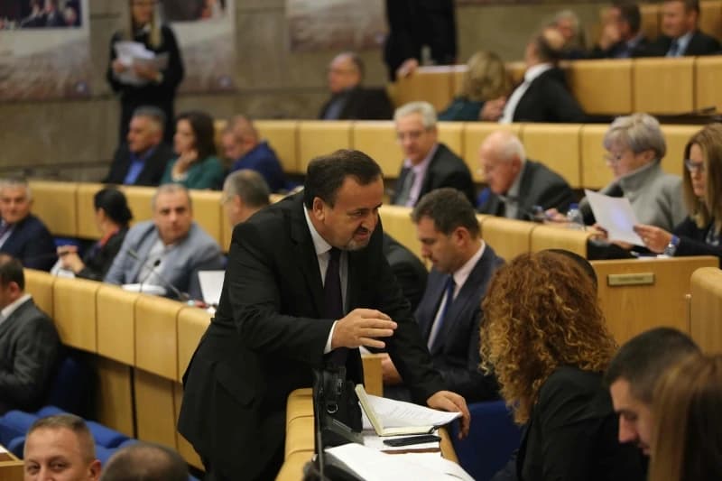 Delegati raspravljali o zabrani pušenja, čeka se glasanje: "Puše na radnom mjestu, ali kod kuće idu na terasu"
