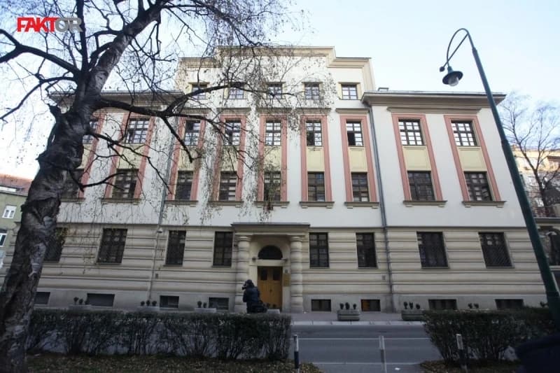 Osam uhapšenih zbog sumnje da su za 200-300 eura osiguravali izdavanje lažnih potvrda o vakcinaciji