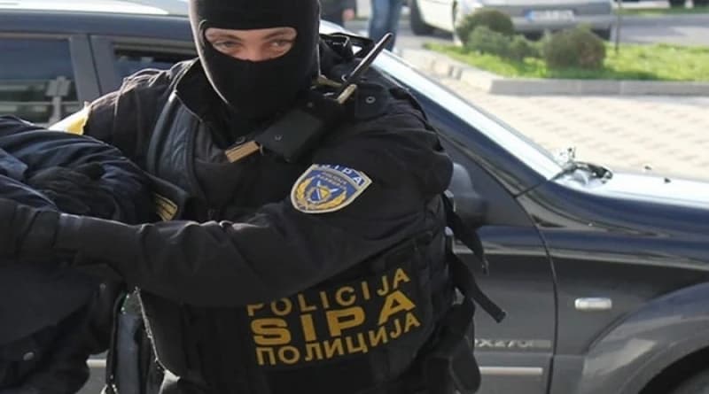 Pretresi u tri grada: SIPA pronašla 15 kila spida, uhapšen i policijski službenik