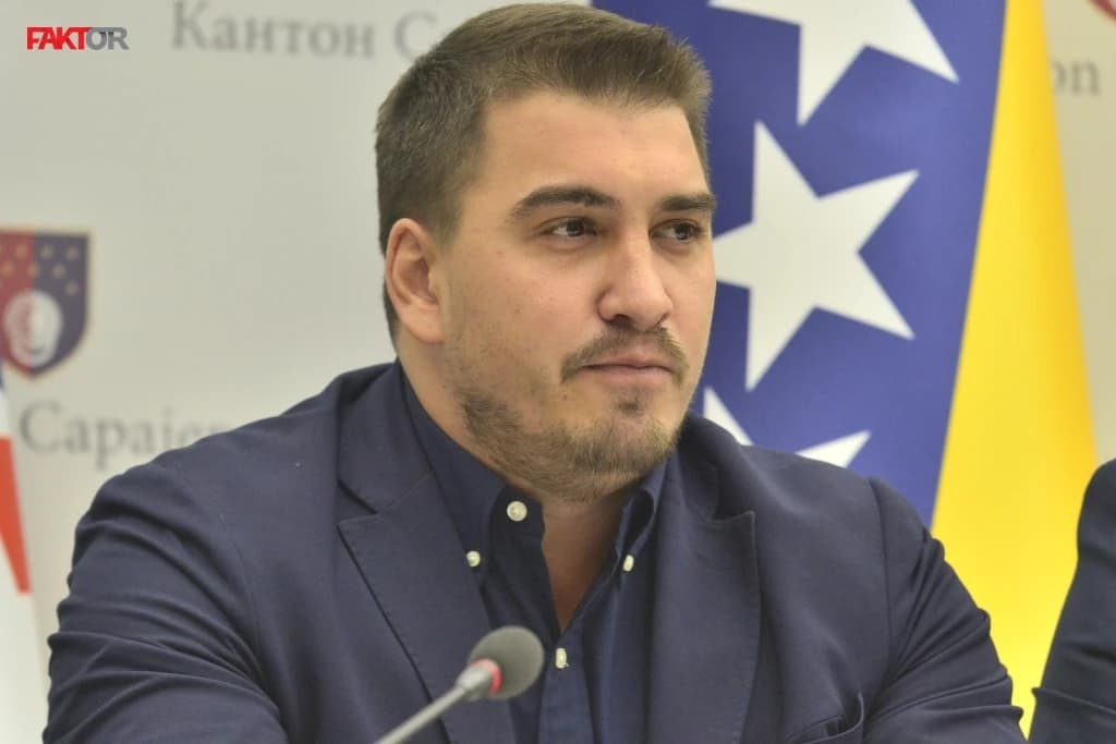 Zahiragić: Ukoliko ti, Miomirka, ili bilo kome drugom, smetaju ezan i zvona, odselite se, oni se neće ugasiti