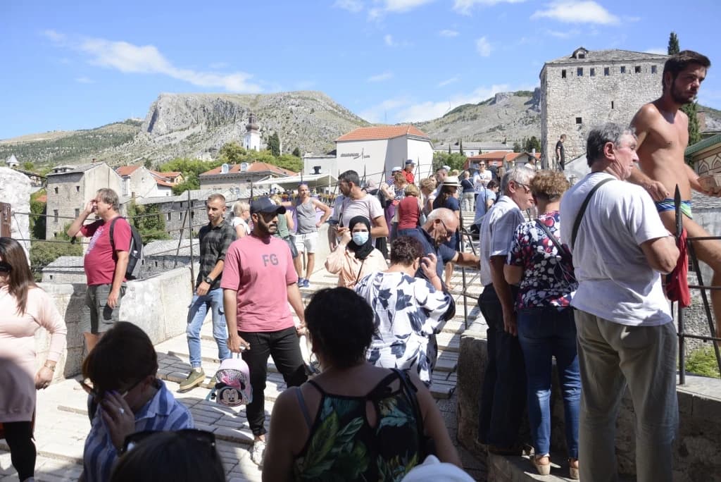 Čavalić o turističkim vaučerima Vlade FBiH: Građani dovedeni u zabludu; Đapo: Zbog ograničenosti budžeta...