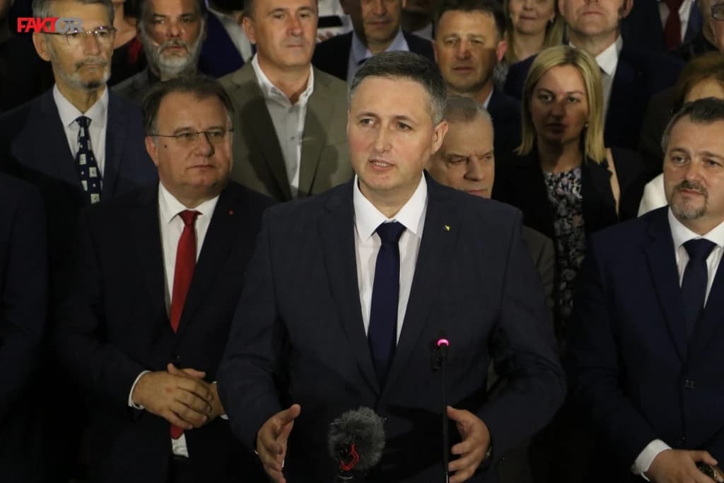 Bećirović tvrdi da stranke koje ga podržavaju neće udovoljiti HDZ-u, a one se same već izjašnjavale u korist HDZ-a