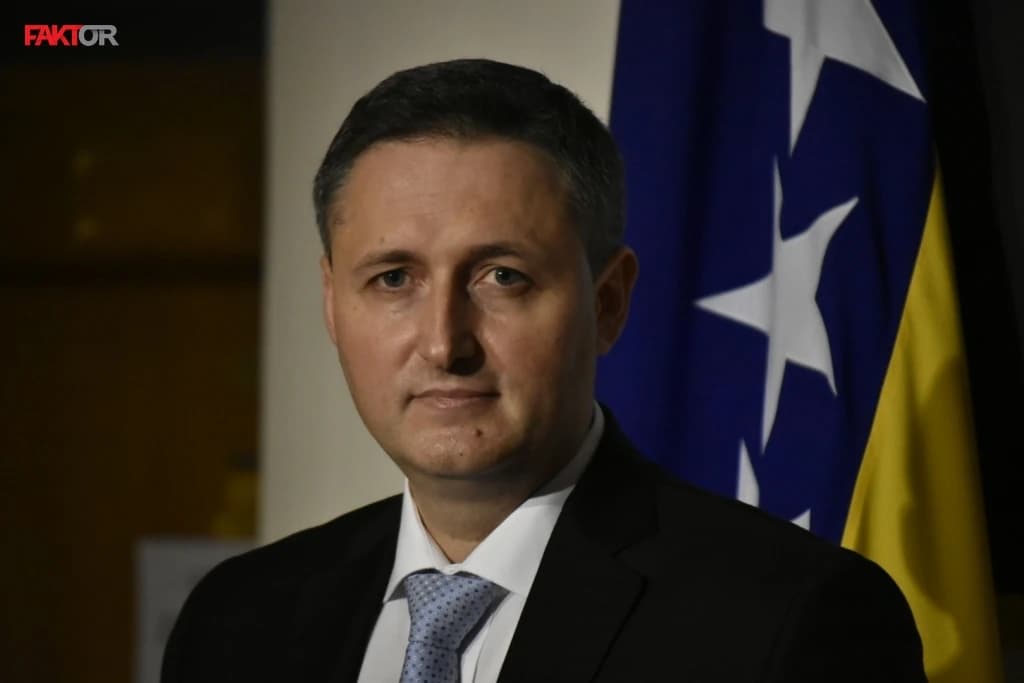 Bećirović se junački na TV-u borio za veći budžet OSBiH, a 2012. svojim glasom ga smanjio i "zakovao"