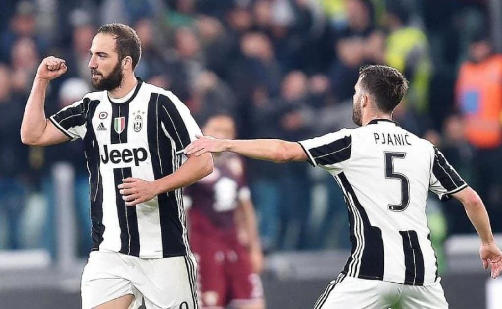 Gonzalo Higuain uz suze objavio kraj karijere