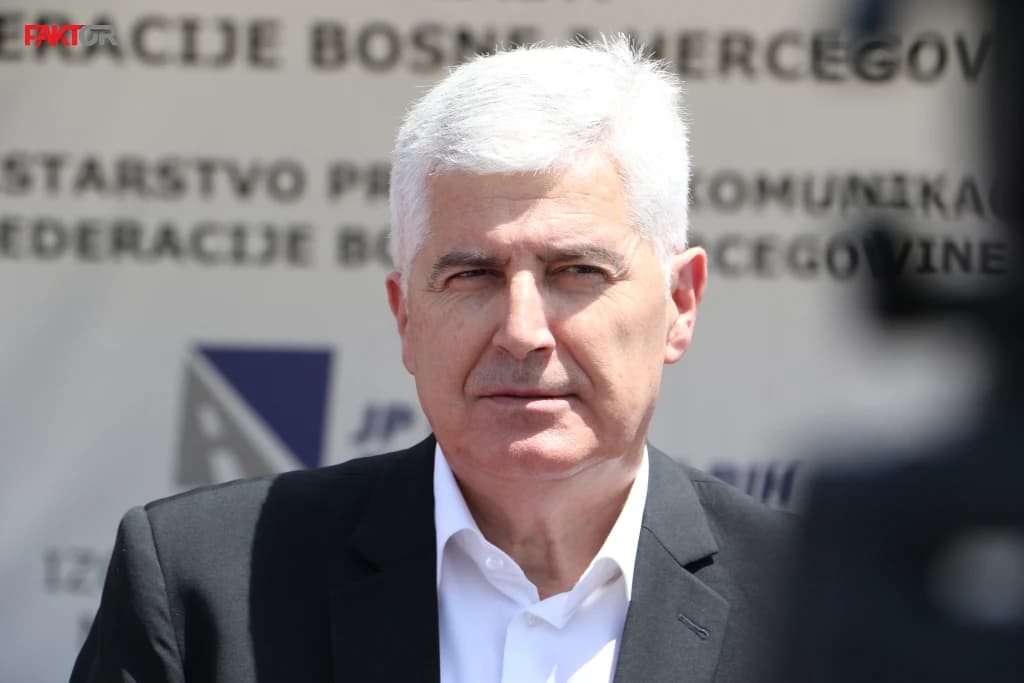 Čović u razgovaru s Varhelyijem kazao da je potrebno provesti izbornu i ograničenu ustavnu reformu