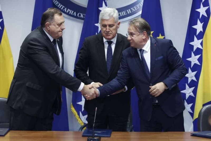 Iz sporazuma isparilo najbitnije za državu: Gdje je za samo 15 dana "Osmorka" izgubila NATO i OSBiH?