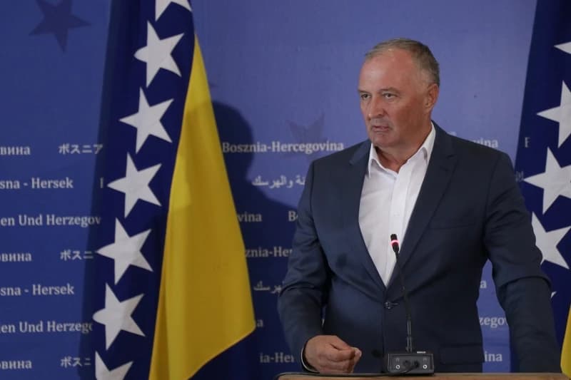 Helez kontra zamjenika Galića: U Dejtonu jasno piše, vojske Hrvatske i Srbije ne mogu biti dio mirovne misije u BiH