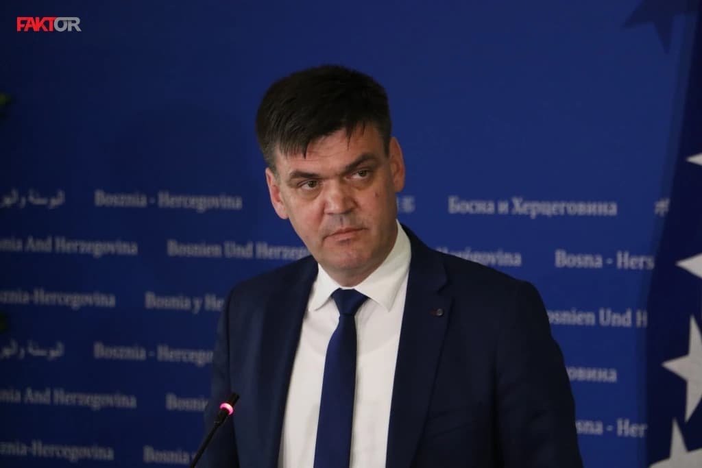 Formiranje komisija: Bošnjaci nisu podržali Cvitanovića zbog fotografije sa ratnim zločincem, HDZ odgovorio blokadom