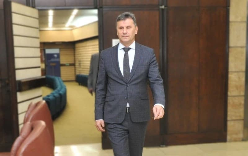 Novalić: Zatekao sam nula KM, na računima Vlade ostavio 800 miliona, a nametnuti se sad kite tuđim rezultatima