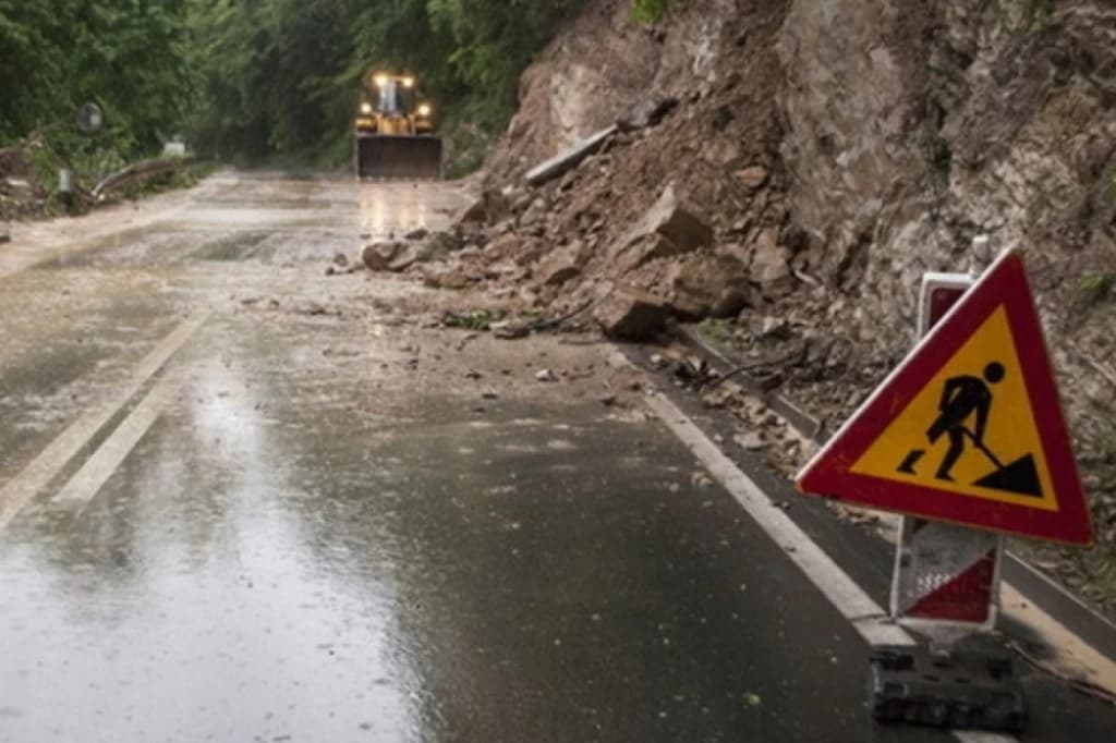 Otežan saobraćaj zbog jake kiše, oprez zbog odrona i klizišta
